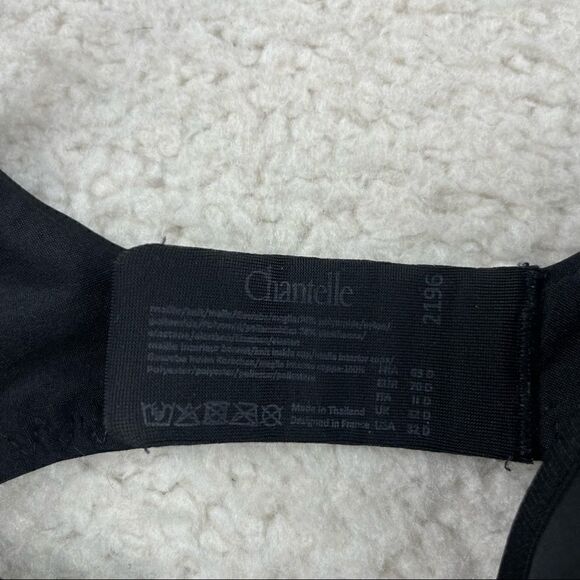 Chantelle Modern Invisible Plunge Memory Foam Bra - Picture 4 of 4